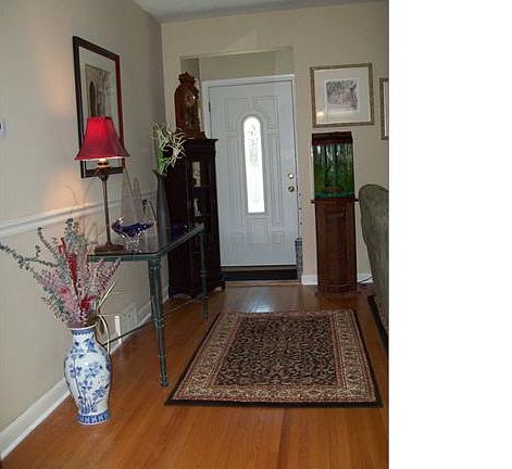 4th image of 1282 Master St