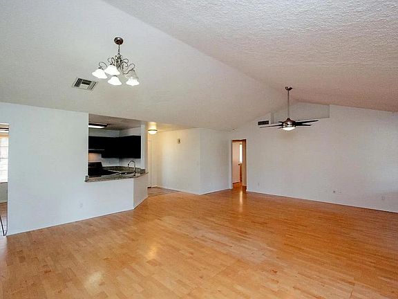 4th image of 3619 W Fairview Ln