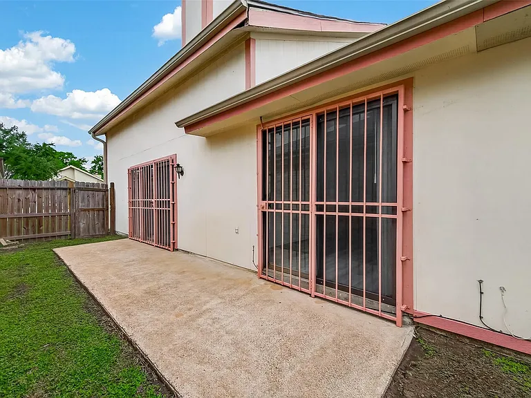 13431 Clarewood Dr — Photo 28
