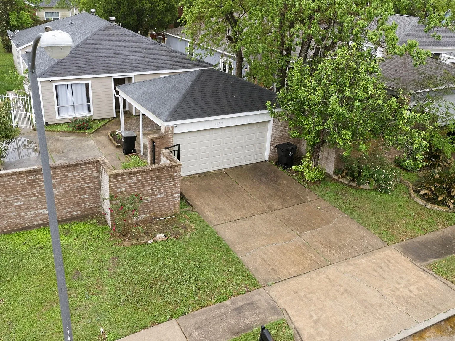 3 bed, 2.0 bath, 1699 sqft, $2,100 — Photo 1