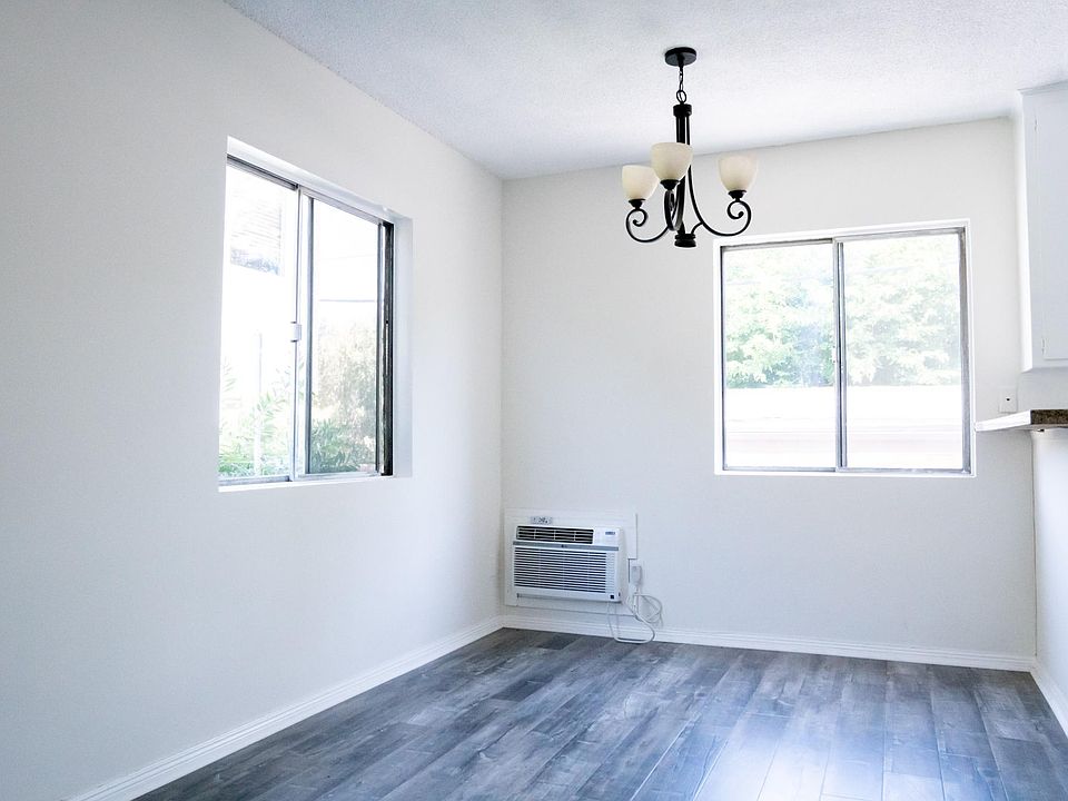 1st image of 5028 Cahuenga Blvd #3