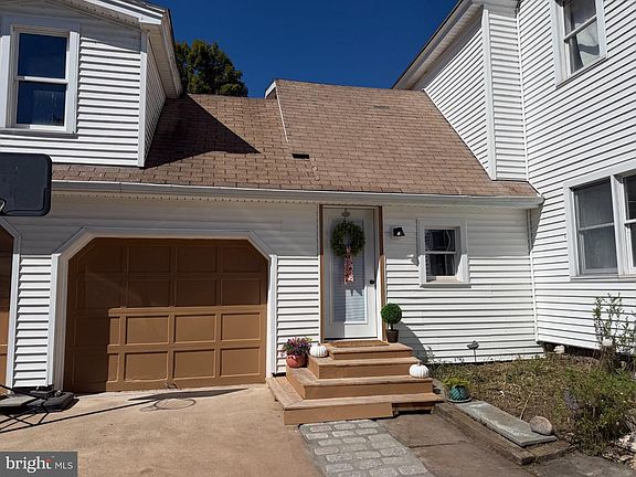 2nd image of 250 Colley St