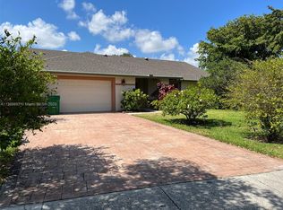 9820 Forest Dr, Miramar, FL 33025