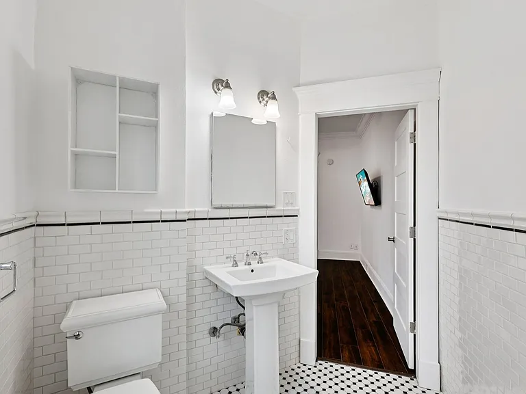 CENTER VIEW APARTMENTS- LIVE YOUR BEST LIFE HERE! — Photo 9
