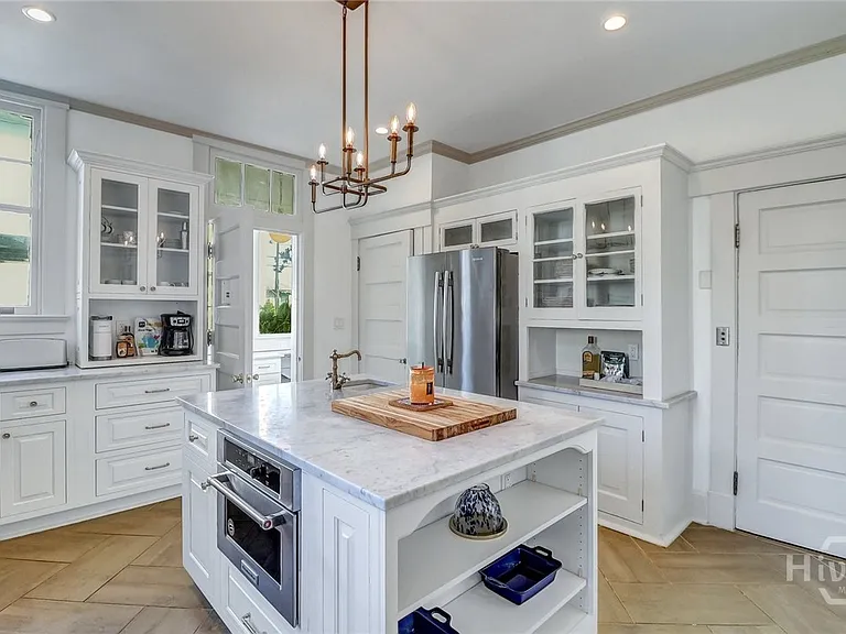 602 E Victory Dr — Photo 20