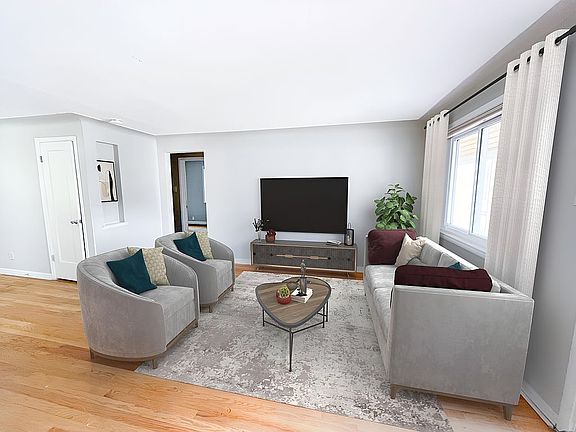 2nd image of 3905 Pierce St