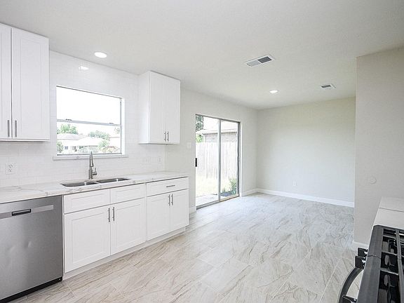 4th image of 23131 N Waterlake Dr