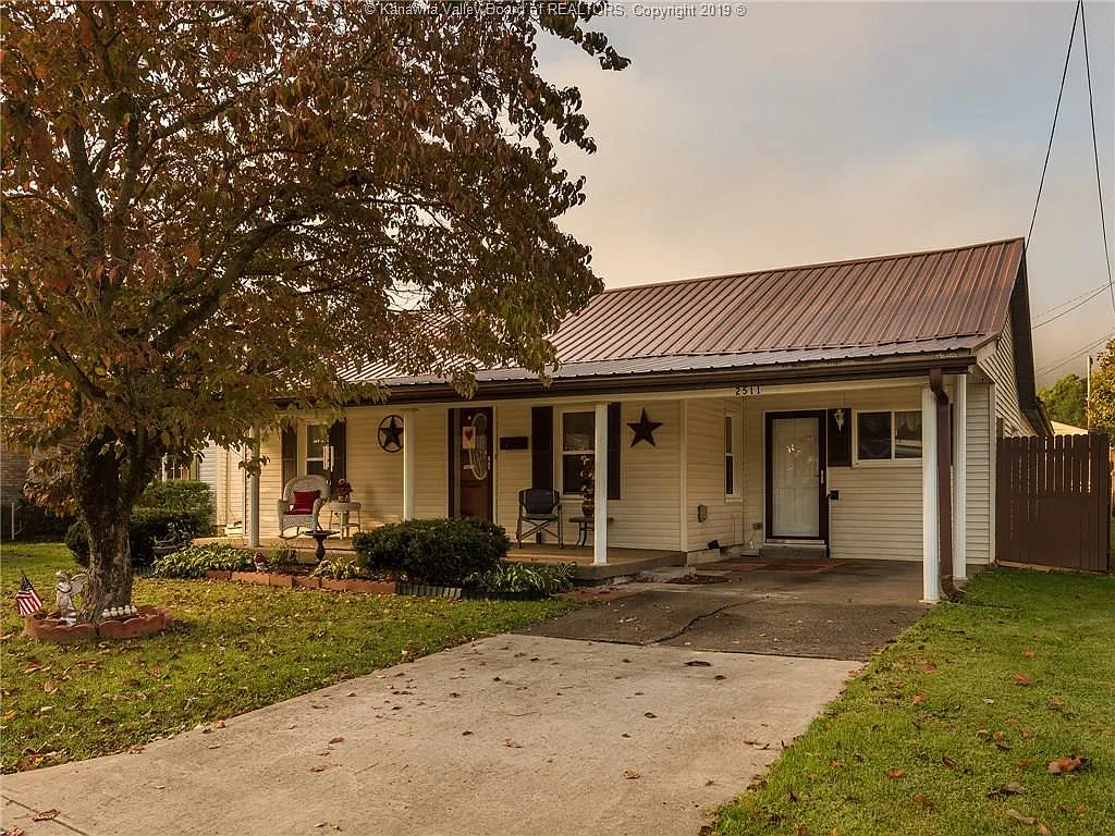 2511 Farrar St photo 1