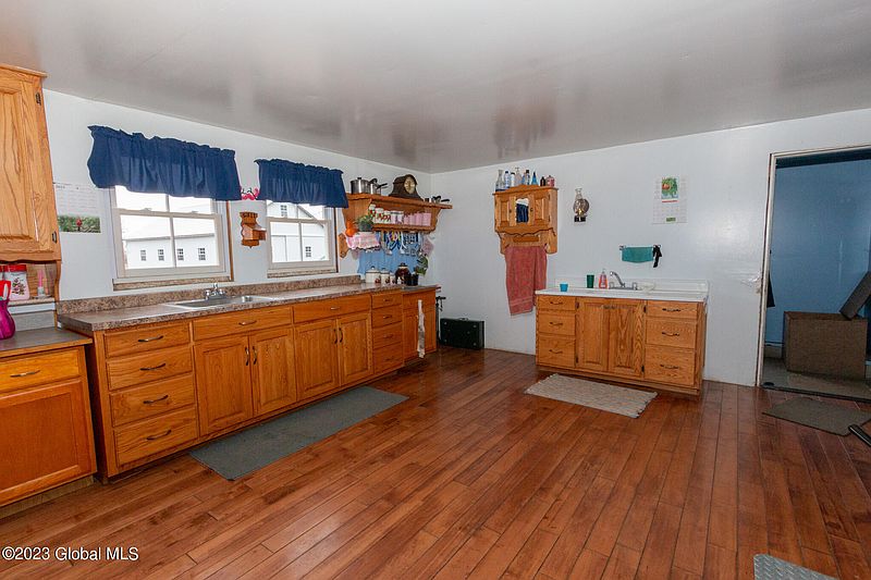 5th image of 956 Logtown Road