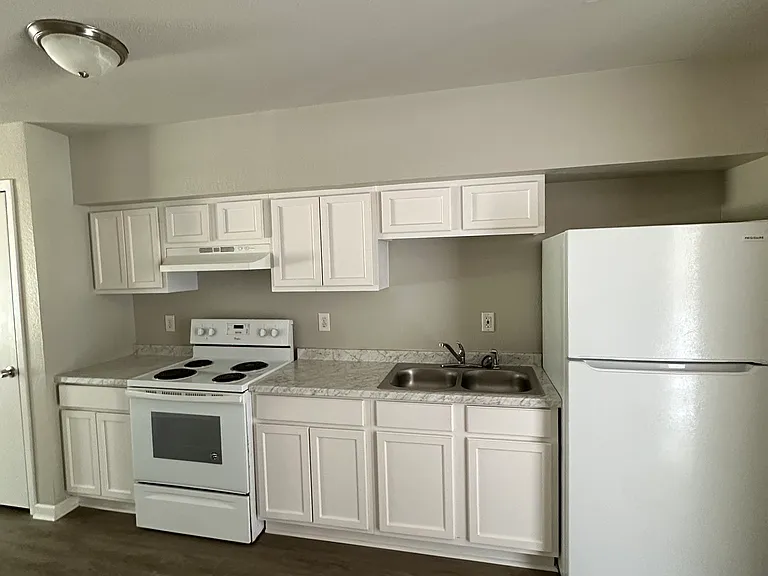 419 Tammy Lynn Dr #H — Photo 1
