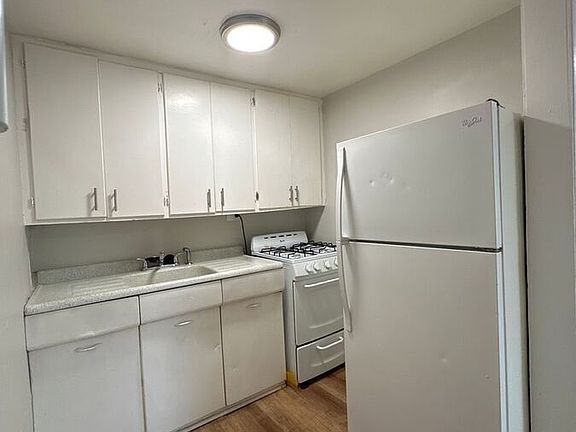 4th image of 1356 Zephyr St #1356