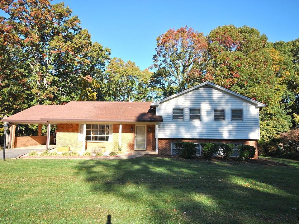 1st image of 215 Arrowhead Dr