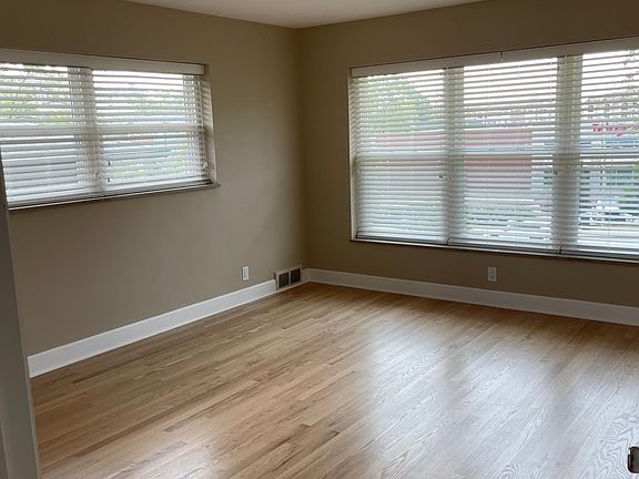 3rd image of 8415 Delmar Blvd #2E