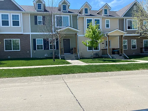34 SE Booth Ave Photo 1
