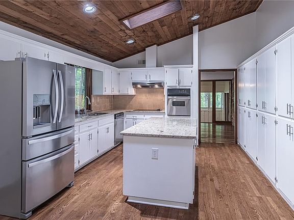 4th image of 4022 Wesley Chapel Rd