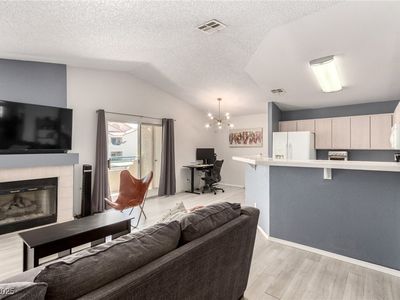 7904 Fossil Creek Ln UNIT 204, Las Vegas, NV, 89145