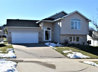 4622 Manor Park Dr NW, Rochester, MN 55901