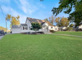 520 N Pine St, Windsor, IL 61957