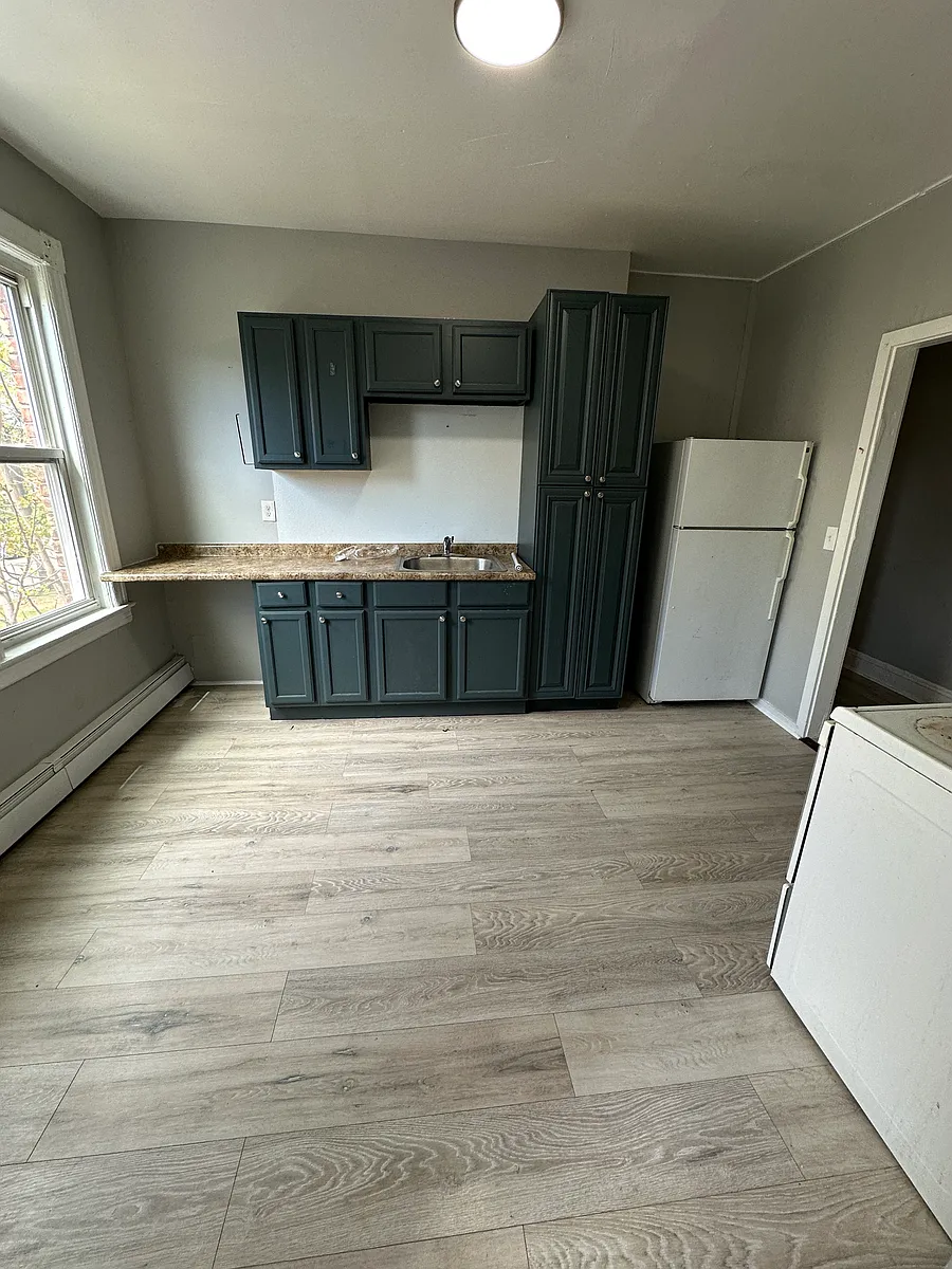 Building Photo - 202 Mather St #W3