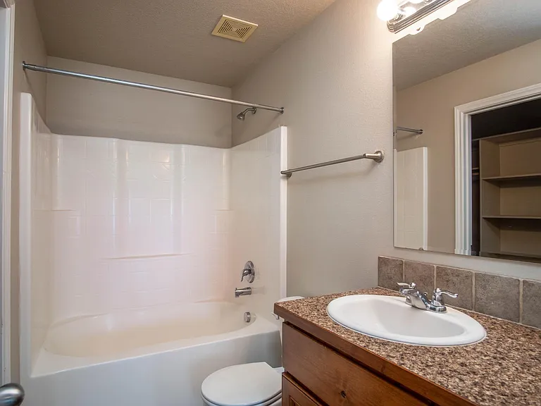 3916 Kirby Cir — Photo 16