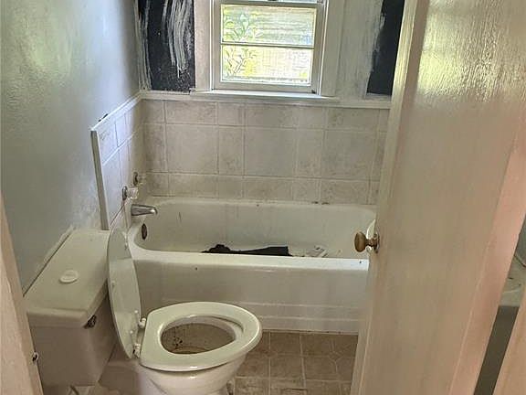 5th image of 1101 Putnam St
