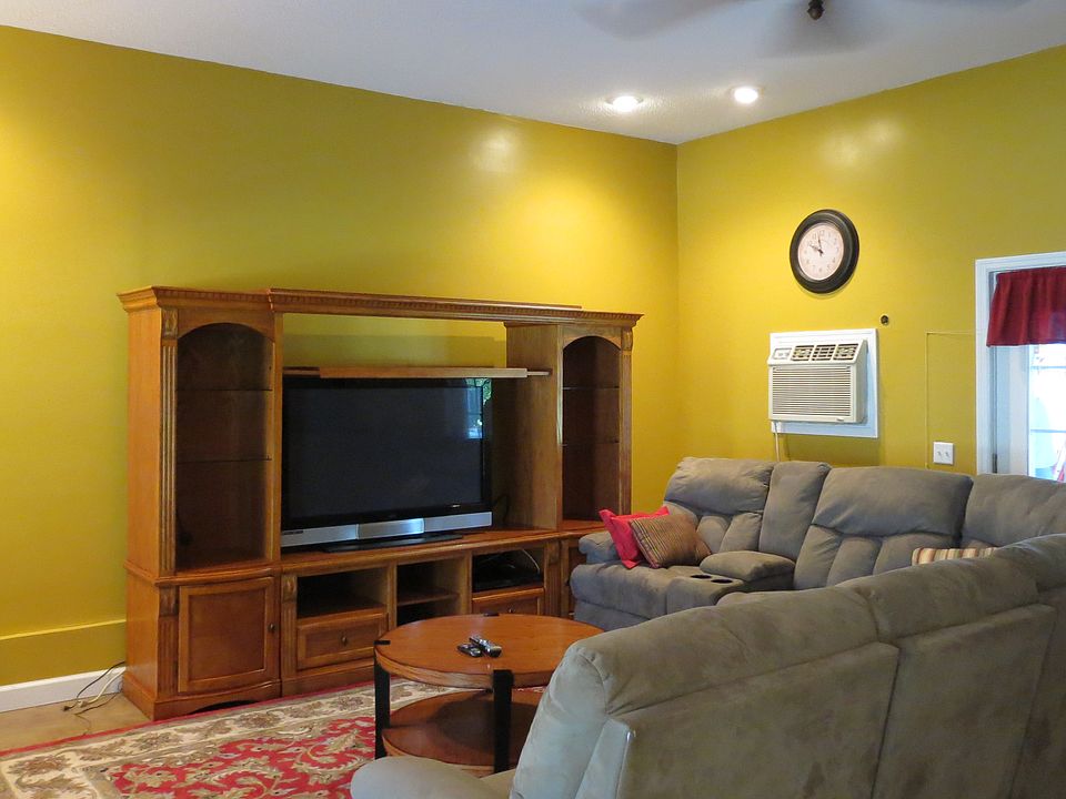 2nd image of 6432 Oak St