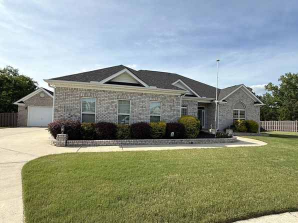219 Woodgrove Dr NW