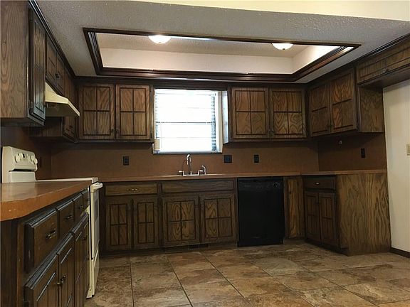 4th image of 16684 Railhead Dr