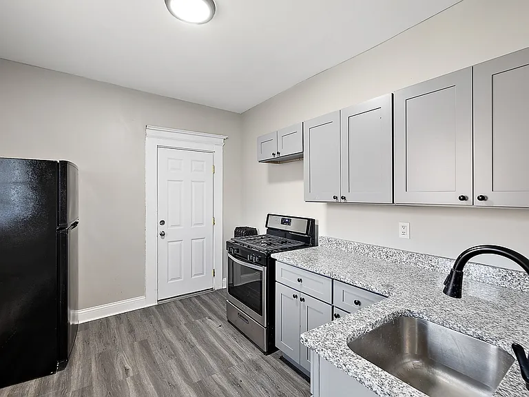 68 E Willis St #4 — Photo 8
