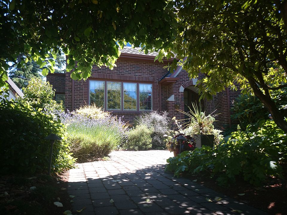 1st image of 1548 Thorndyke Ave W