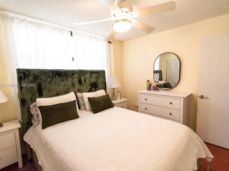 1621 Collins Ave #205 — Photo 28