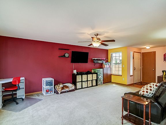3rd image of 424 Green Acres Pl