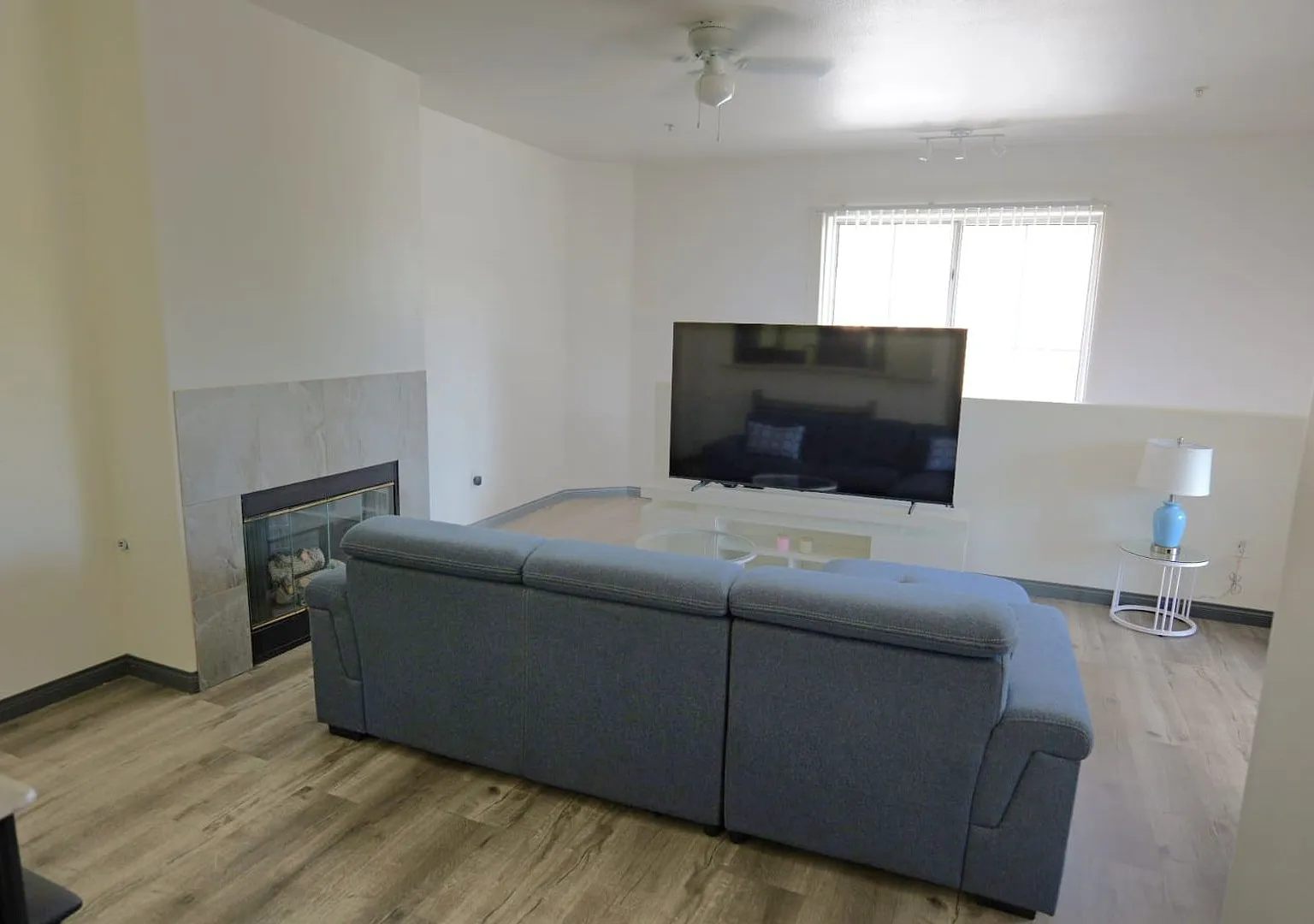 Fully Furnished * 1bed/1bath Condo With 1 Car Garage In Southwest Las Vegas — Photo 2