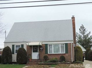 209 Buscher Ave, Valley Stream, NY 11580