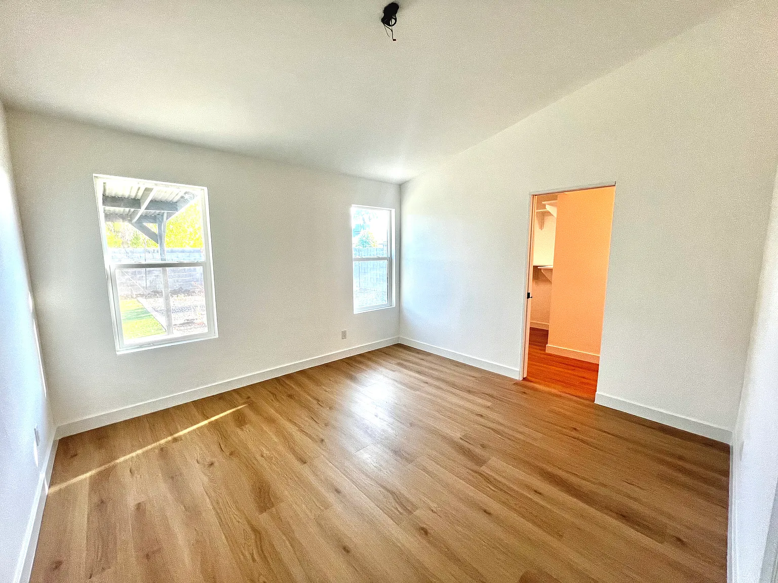 233 W Harvard Ave — Photo 3