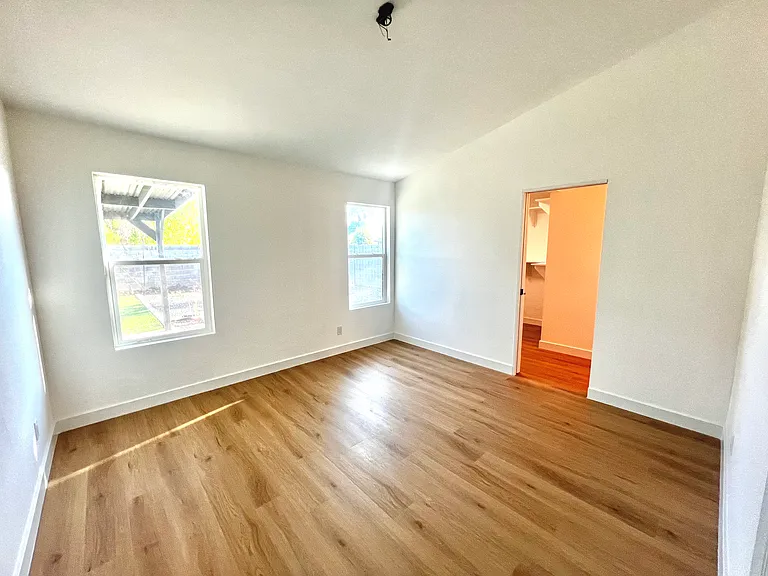 233 W Harvard Ave — Photo 3