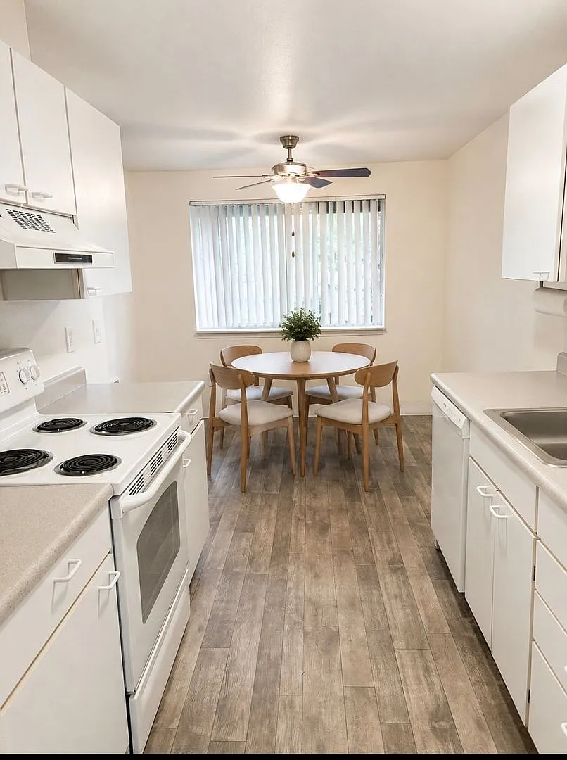 Willow Creek Apartments — Photo 2