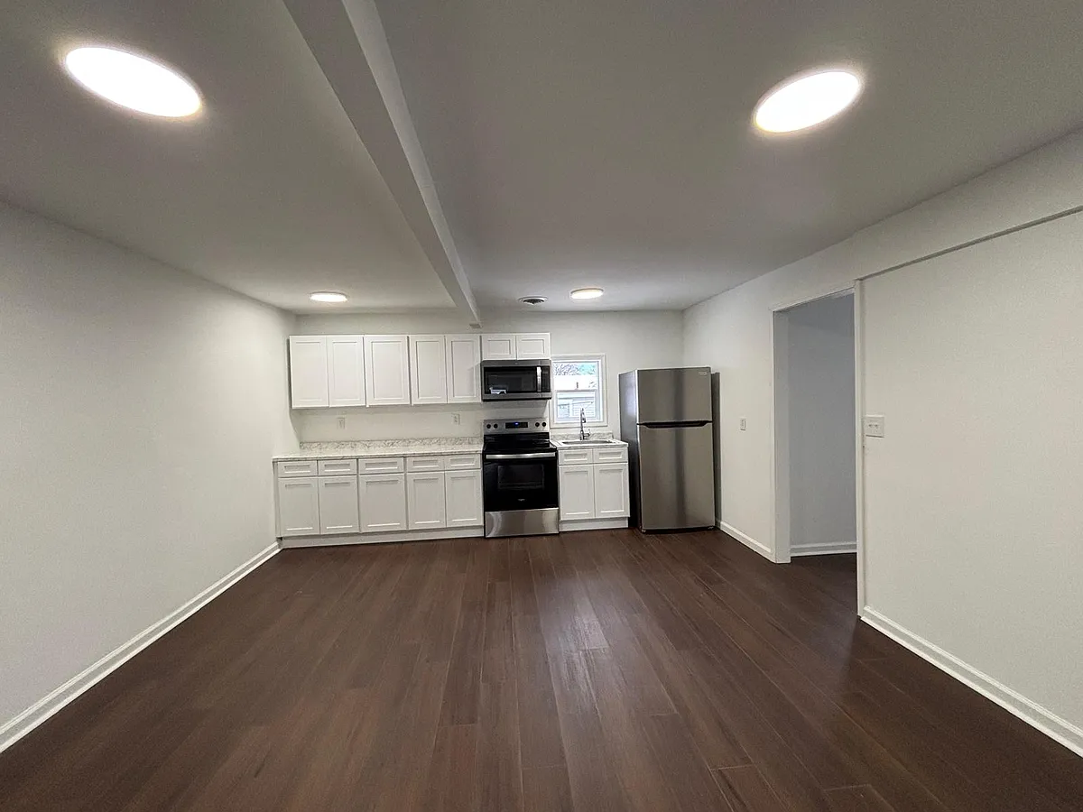Building Photo - 1303 Buffalo St #2