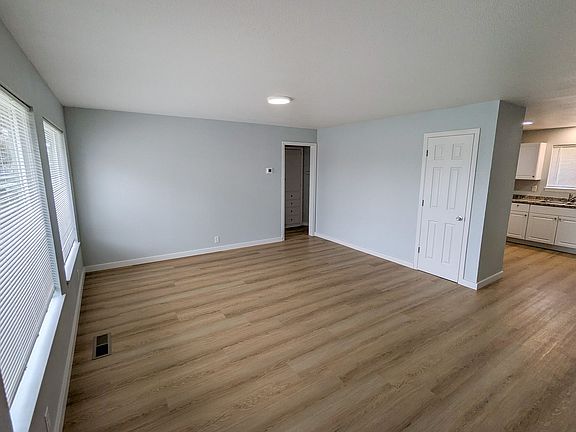 3rd image of 111-115 44th Ave NE #111