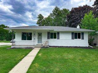 30458 Quinkert St, Roseville, MI 48066