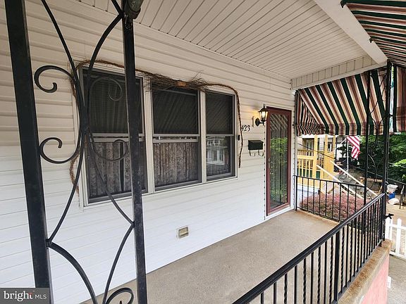 4th image of 423 Adams St