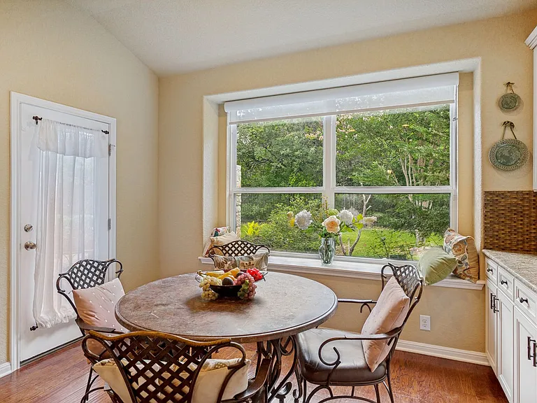 10539 Alcantara — Photo 11