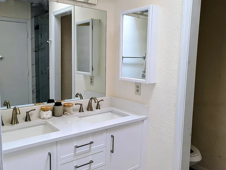 Bathroom 2 (Master)