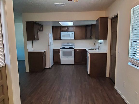 4th image of 1045 S Ocotillo Dr