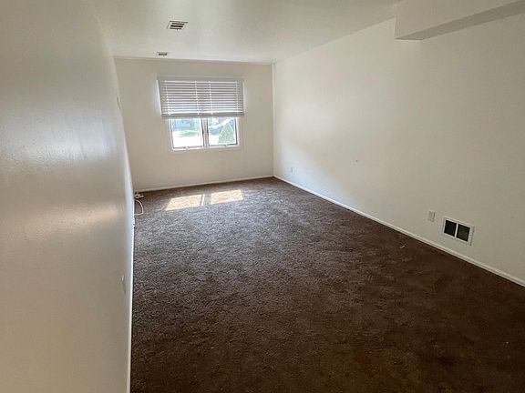 5th image of 219 Evergreen St #2
