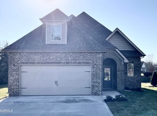 960 Olympic Dr, Lenoir City, TN 37771