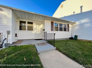 3 Maine Ct, Matawan, NJ 07747