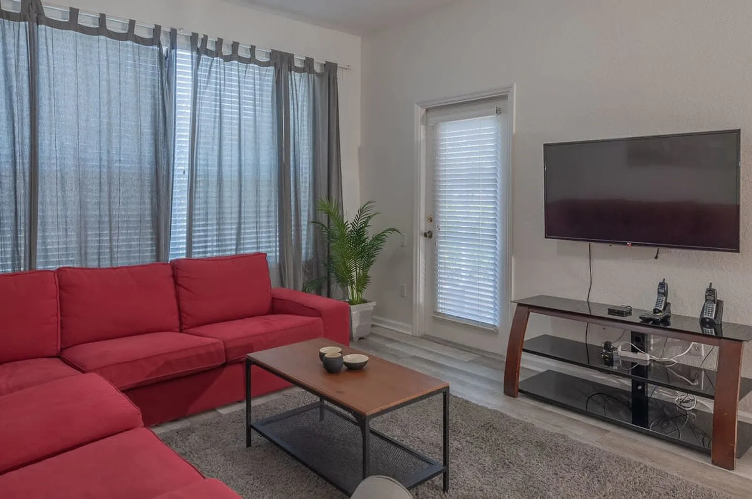 3 bed, 2.0 bath, $3,115 — Photo 2