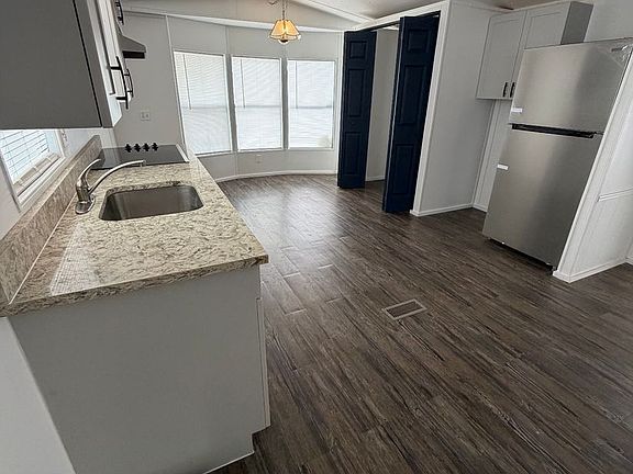 4th image of 54 Sunset Cir