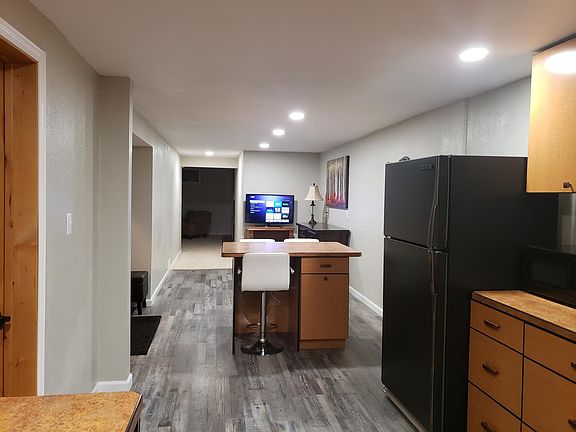 4th image of 2212 Cherry Dr #B